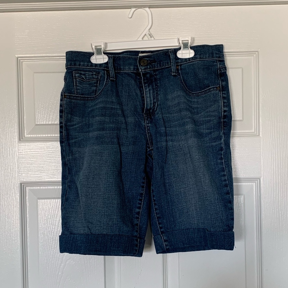 Size 6 levi jean shorts